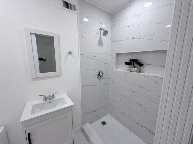 11225 Village 11 in Camarillo, CA - Building Photo - Building Photo