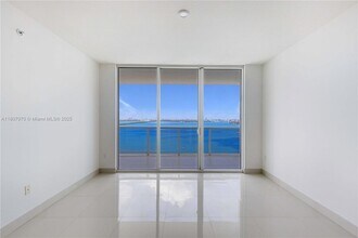 600 NE 27th St, Unit 3102 in Miami, FL - Building Photo - Building Photo