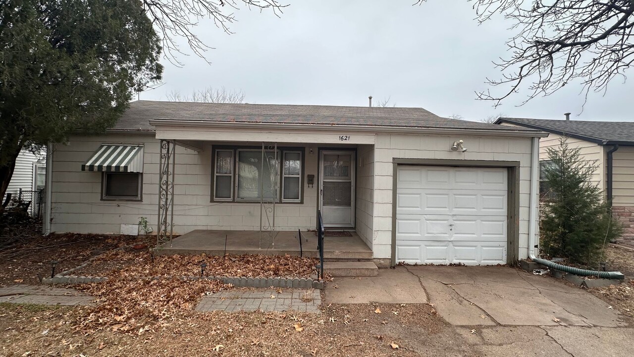 1621 S Estelle St in Wichita, KS - Building Photo