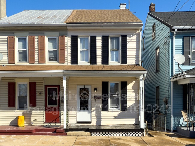 311 S Charlotte St in Manheim, PA - Building Photo - Building Photo