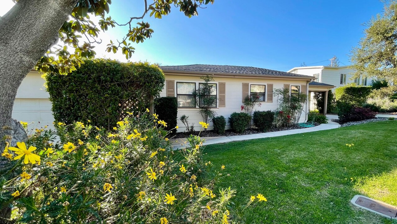 383 Buena Vista Ave in San Luis Obispo, CA - Foto de edificio