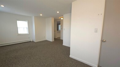 1 Dewindt St in Beacon, NY - Building Photo - Building Photo