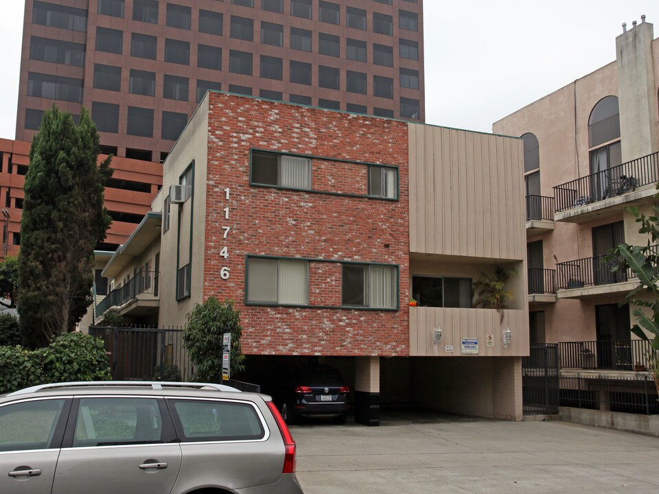 11746 Goshen Ave in Los Angeles, CA - Building Photo