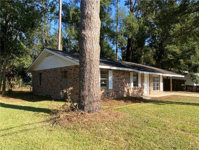 property at 801 S Chestnut St