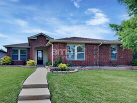 1475 Stewart Dr in Rockwall, TX - Building Photo