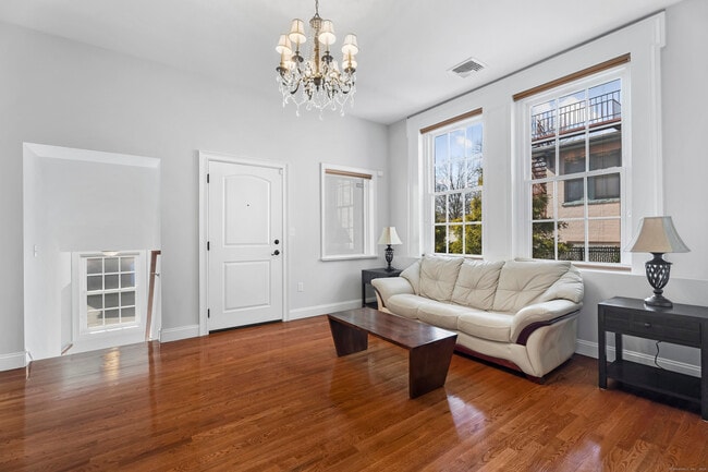 576 Chapel St in New Haven, CT - Building Photo - Building Photo