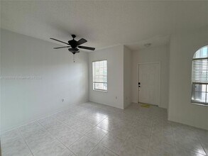 5225 NW 112th Ave, Unit 2 in Doral, FL - Building Photo - Building Photo