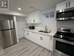 60 Lund St in Richmond Hill, ON - Building Photo - Building Photo