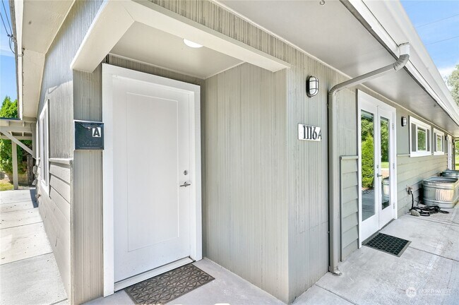 1116 McLean Rd, Unit B in Mount Vernon, WA - Building Photo - Building Photo