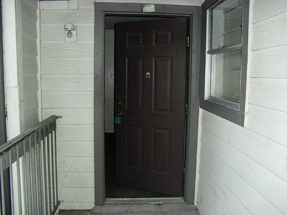 12615 Brookglade Cir in Houston, TX - Building Photo