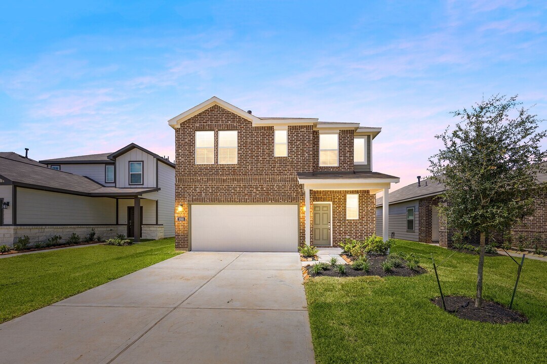 3910 Accolade Xing in Brookshire, TX - Building Photo