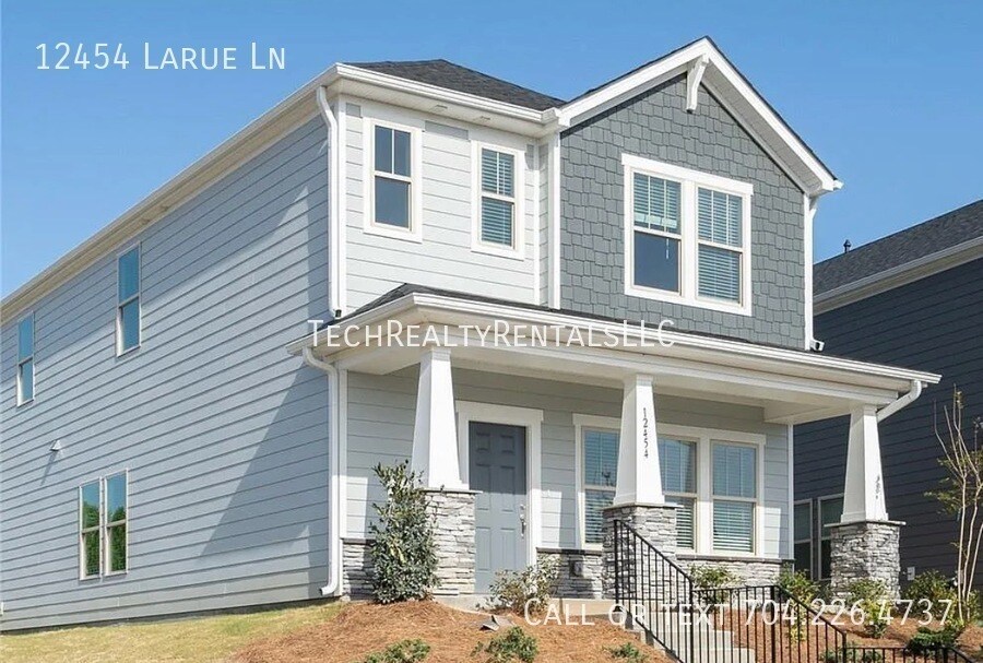 12454 Larue Ln in Huntersville, NC - Building Photo
