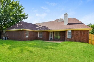 7473 Beauregard Cove in Memphis, TN - Foto de edificio - Building Photo