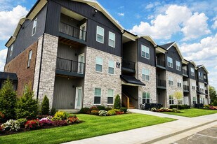 Gated Villa Apartments at Kearney in Lexington, KY - Building Photo
