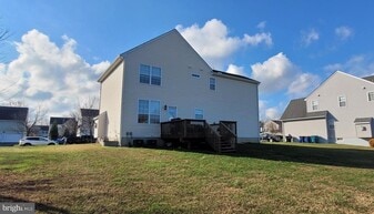 74 Redstone Ct in Felton, DE - Building Photo