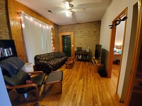 2048 N Western Ave, Unit 2R in Chicago, IL - Foto de edificio - Building Photo