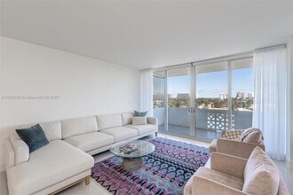 9101 E Bay Harbor Dr in Bay Harbor Islands, FL - Foto de edificio - Building Photo