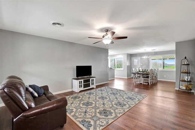 218 Edward Ln in Brenham, TX - Building Photo - Building Photo