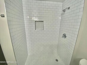 2022 Dellwood Ave-Unit -5 in Jacksonville, FL - Foto de edificio - Building Photo