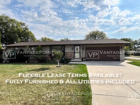 2333 Canter Ln in Ashwaubenon, WI - Building Photo