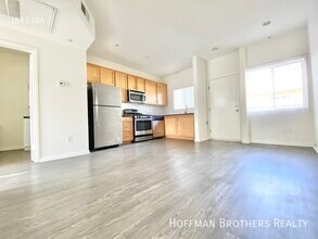 251 Robinson St in Los Angeles, CA - Building Photo - Building Photo