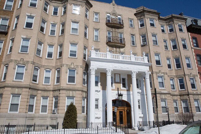 66 Queensberry St, Unit #8 in Boston, MA - Building Photo - Building Photo