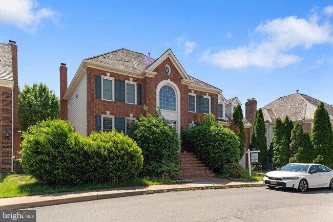 2113 Arrowleaf Dr in Vienna, VA - Building Photo - Building Photo