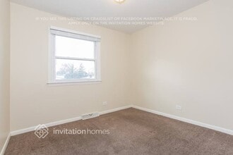 825 W Manor Ct in Glenwood, IL - Foto de edificio - Building Photo