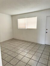 2420 Johnson St, Unit 102 in Hollywood, FL - Building Photo - Building Photo