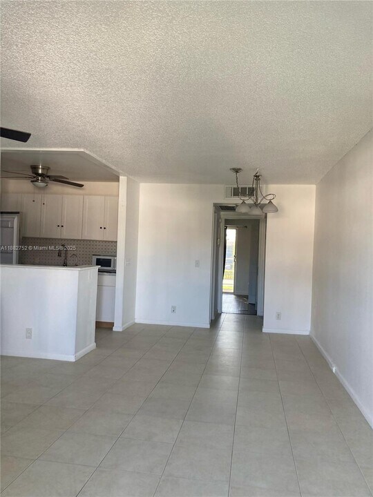 157 Fanshaw D in Boca Raton, FL - Building Photo