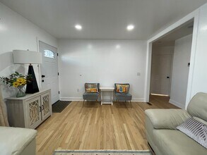 11 Raymond Pl in Hawthorne, NJ - Foto de edificio - Building Photo