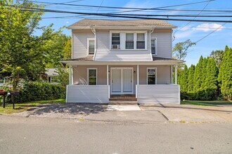 143 Kneen St in Shelton, CT - Building Photo - Building Photo
