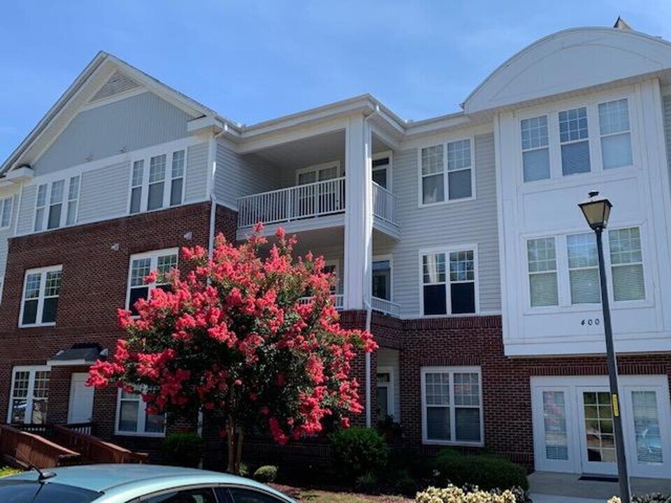 426 Eyam Hall Ln in Apex, NC - Building Photo