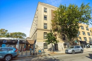 620 W Belmont Ave in Chicago, IL - Building Photo