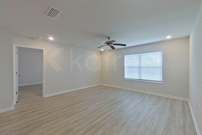 401 Monarch Ln in Pensacola, FL - Building Photo - Building Photo