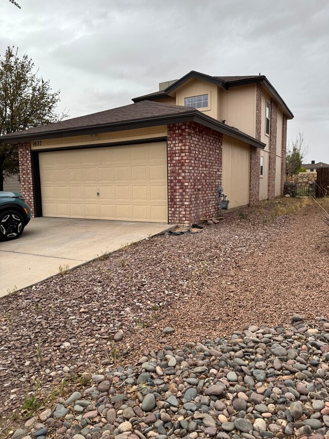 637 Esmeralda Armendariz in El Paso, TX - Building Photo - Building Photo