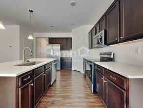 7030 Garrett Ct in Charlotte, NC - Foto de edificio - Building Photo
