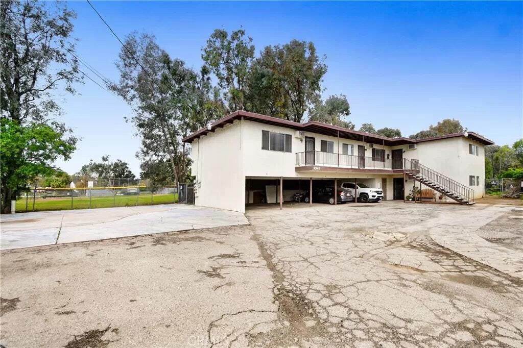 5941 Limonite Ave in Riverside, CA - Building Photo