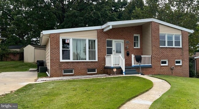 8503 Stevenswood Rd in Windsor Mill, MD - Foto de edificio - Building Photo