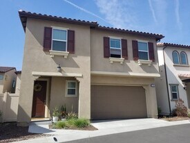 235 W Ridgewood St in Long Beach, CA - Building Photo