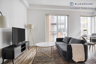 12269 NE 12th Ln in Bellevue, WA - Building Photo