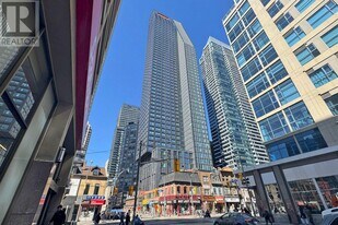 8 Wellesley St W in Toronto, ON - Building Photo