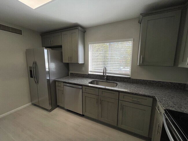 602 Orange Dr in Altamonte Springs, FL - Building Photo - Building Photo