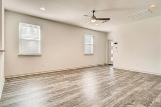 8029 Linnie Ln in Austin, TX - Building Photo - Building Photo