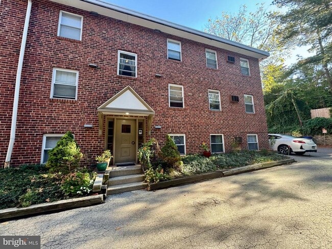 property at 200 W Evergreen Ave
