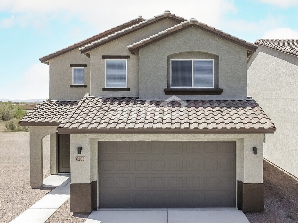 6299 W Paseo Vito in Tucson, AZ - Building Photo