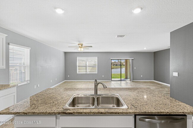 3743 Coachman Ln SE in Palm Bay, FL - Building Photo - Building Photo