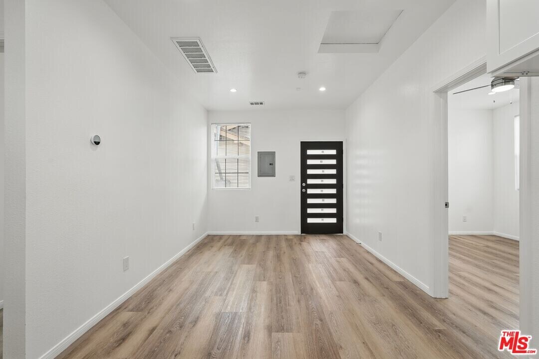 5017 Cimarron St in Los Angeles, CA - Building Photo