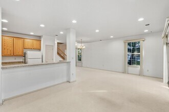 108 Riverwalk Way in Clifton, NJ - Building Photo - Building Photo