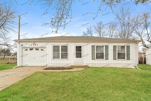 12421 Pizarro Dr in St. Louis, MO - Building Photo